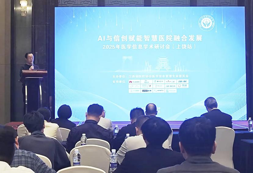云宏解决方案经理纪熊熊发表主题演讲-vmware国产化替代的路径选择与迁移_云宏虚拟化