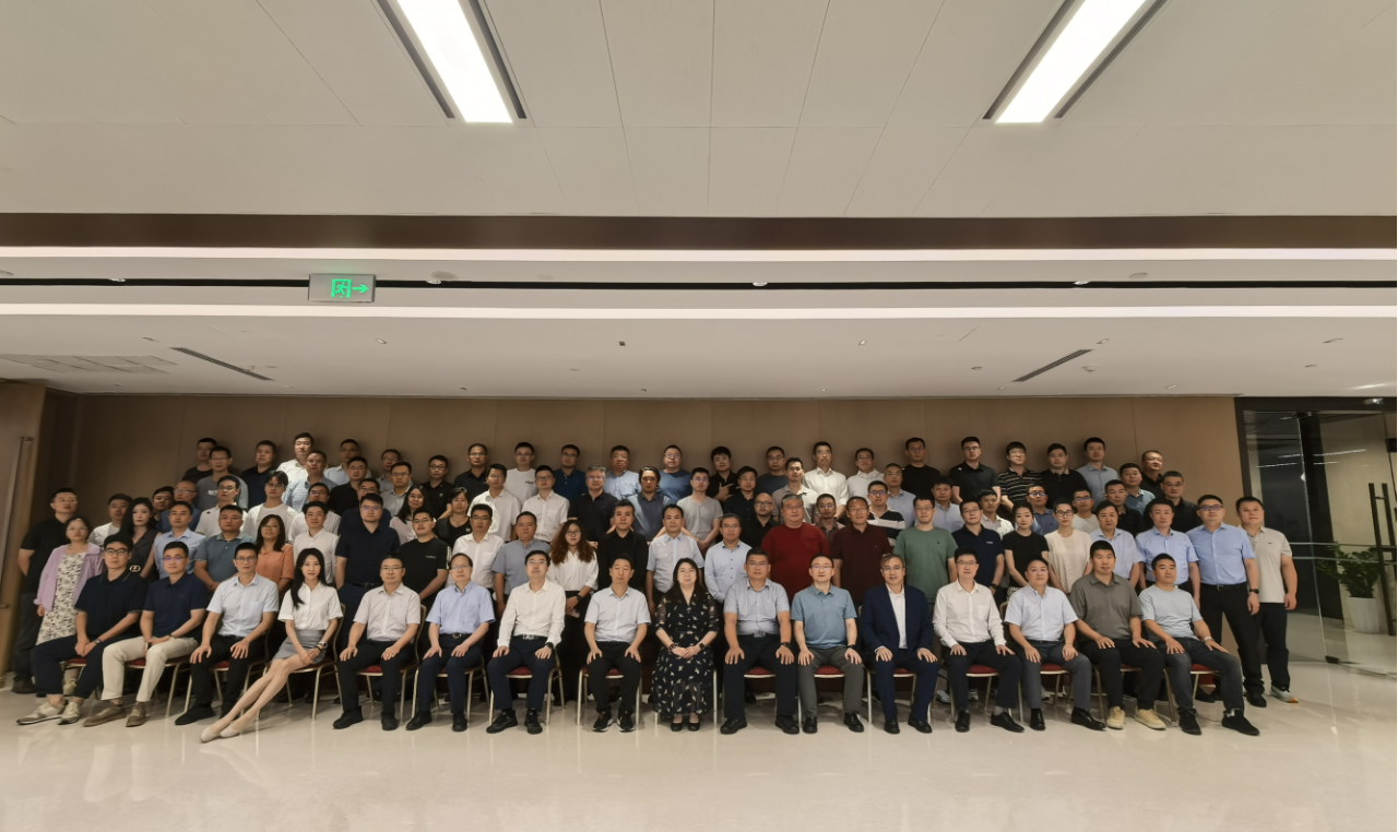 图注：工作组2025年二季度会议全体合照_云宏虚拟化