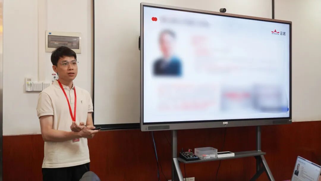 图注:云宏讲师在进行分享演讲_云宏虚拟化