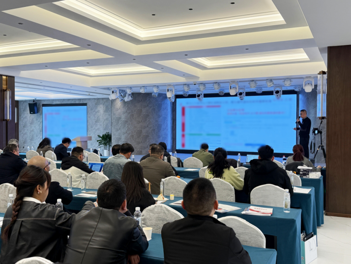 图注:云宏演讲嘉宾进行主题演讲_云宏虚拟化